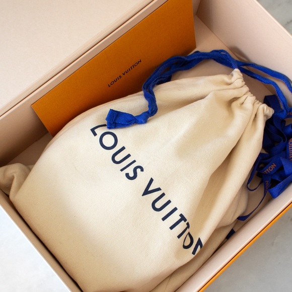 Louis Vuitton Petite Boite Chapeau Monogram Crossbody Canvas Bag - Picture 12 of 16